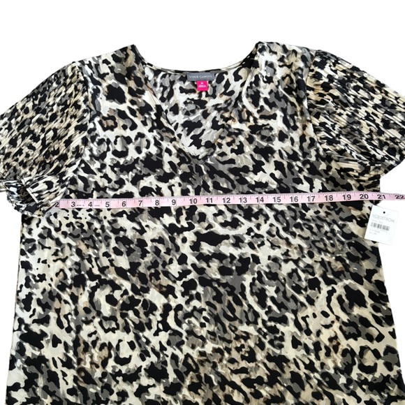 Vince Camuto NWT Animal Print Blouse with Flutter Crepe Sleeve M - Picture 10 of 11